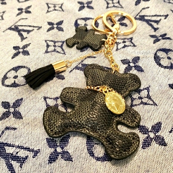 Just in! Black Bear Faux Leather Keychain - Picture 3 of 4